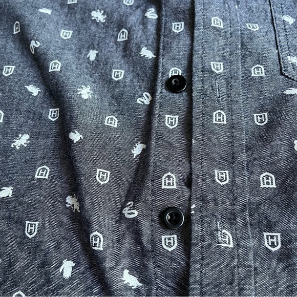 EUC Men's Harry Potter Short Sleeve Dress Shirt size Medium in Gray - Picture 5 of 6